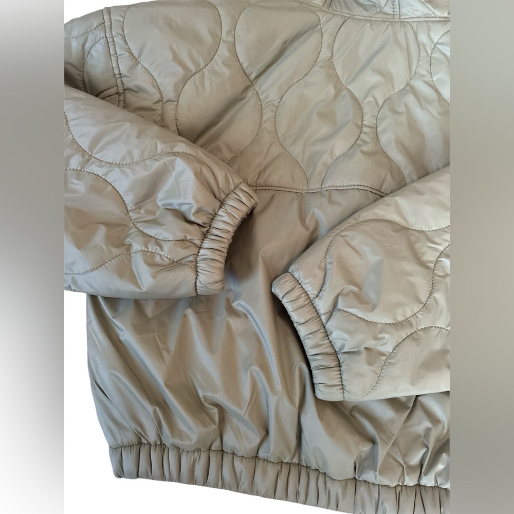 Old Navy Quilted Waterproof Hooded Jacket. Army Green. Girls’ Size Large(10-12). - Picture 7 of 10